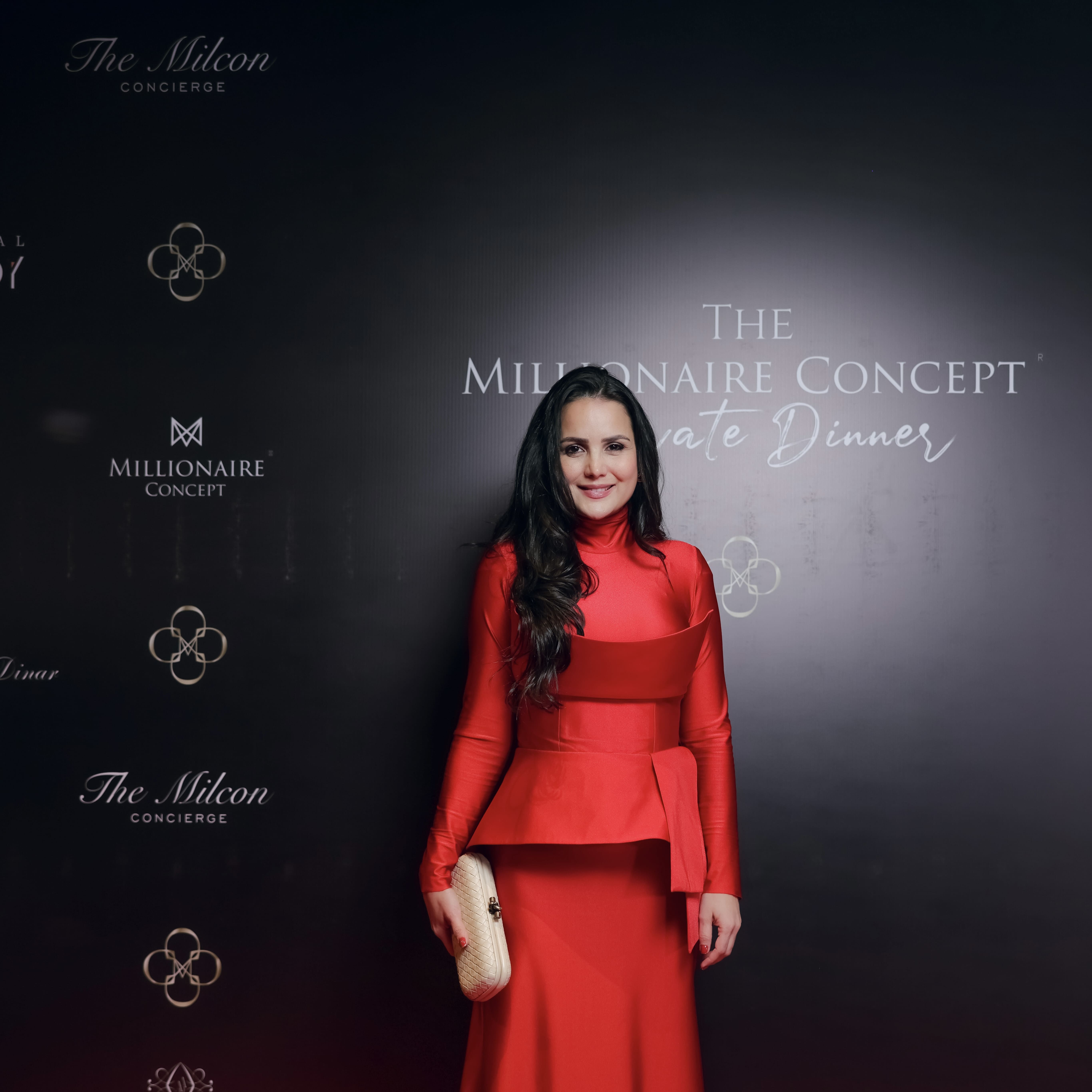 Tuba Karaca The Globe Gala-da İlin Məşhur Moda Dizayneri Mükafatını Qazandı.