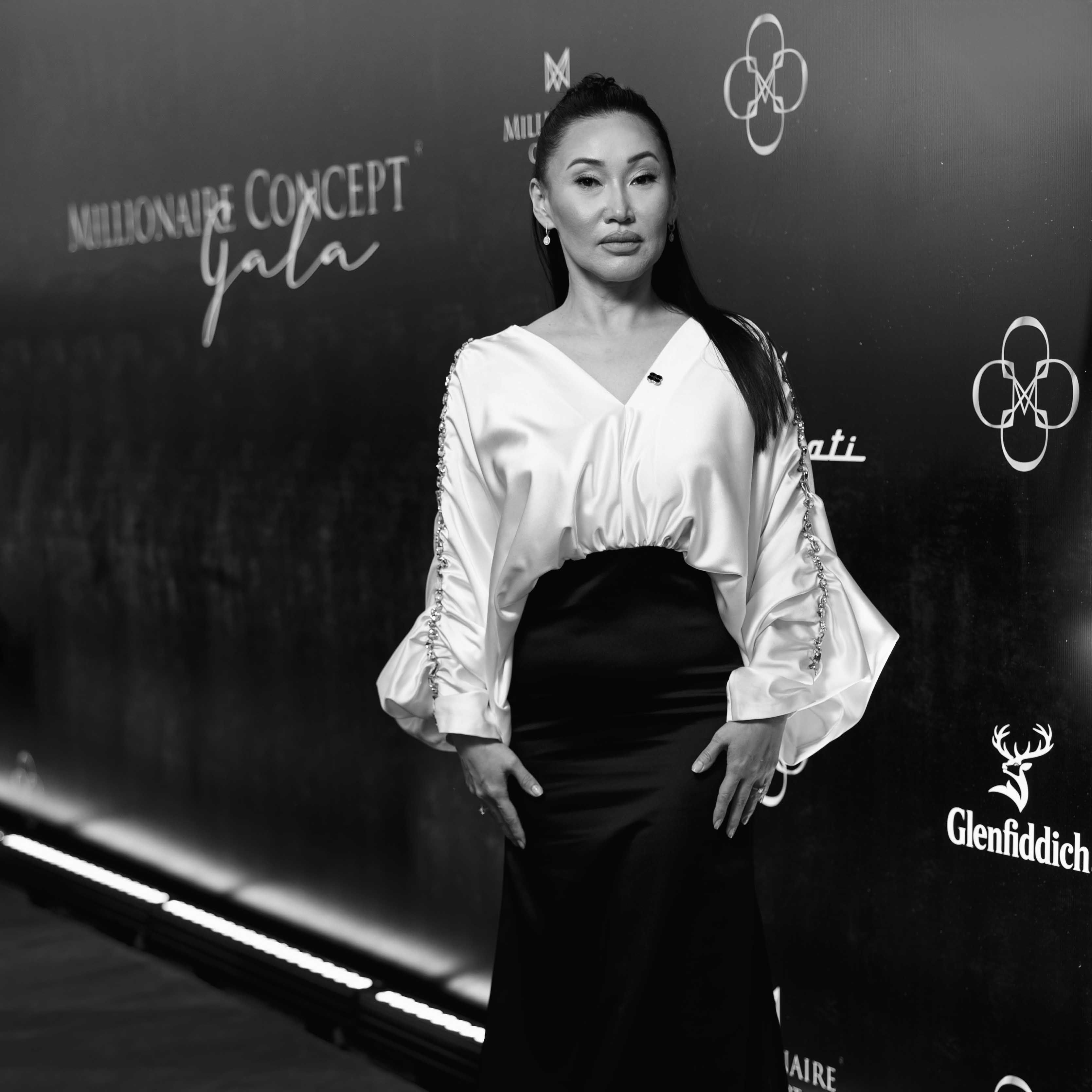 Famous Kyrgyz mentor Laura  Omuraliyeva was awarded in Millionaire Concept Gala.